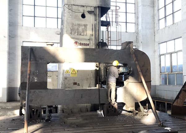 鑄鋼件加工廠家是怎么控制鑄件質(zhì)量呢？