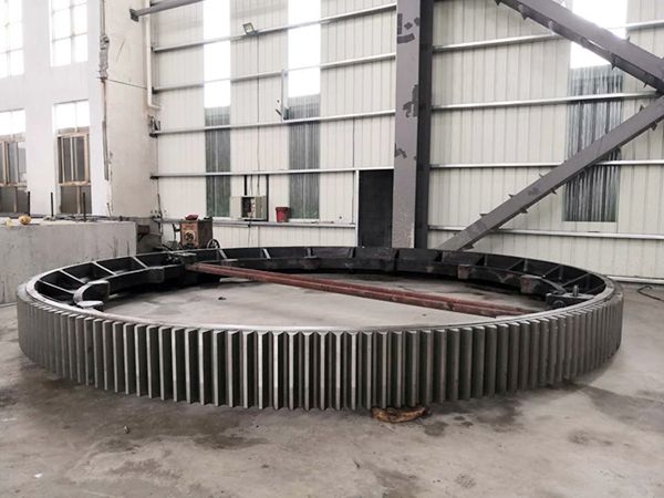 大齒輪加工廠家怎樣確定大齒輪的澆注流程呢？